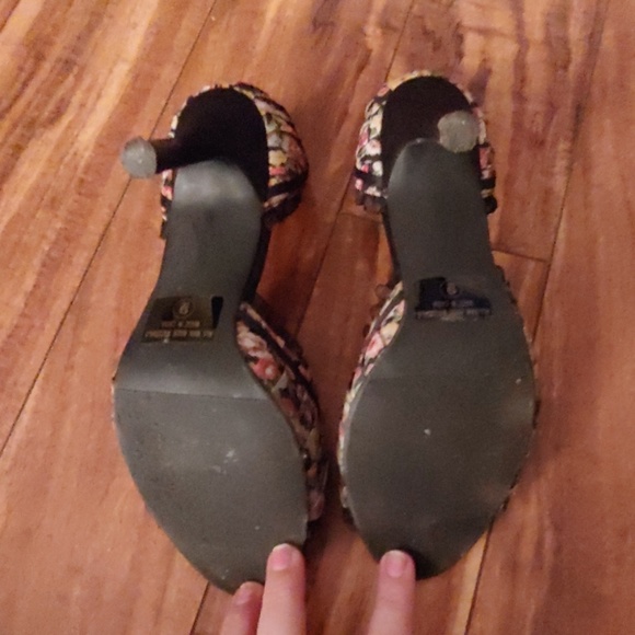 3/$25- open toe heels - Picture 5 of 5